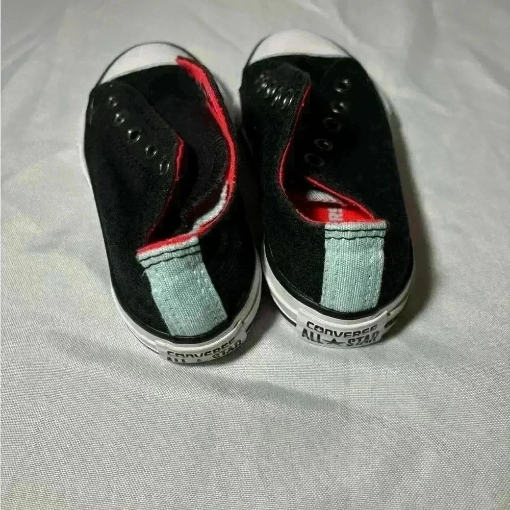 Kids size 11 converse shoes, #I337
